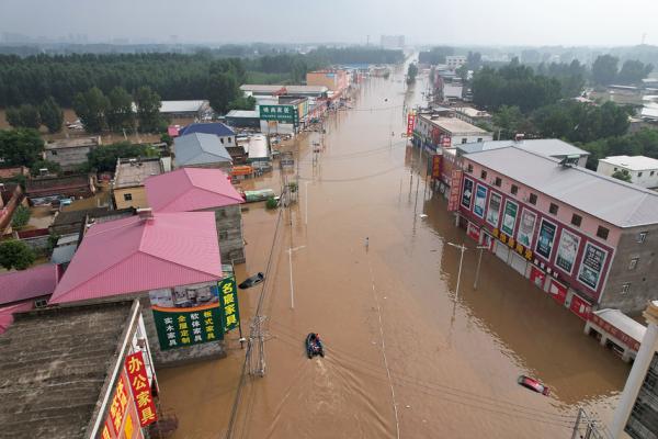 2023年8月2日河北省保定市涿州暴雨后被洪水淹没的村庄。（JADE GAO/AFP via Getty Images）