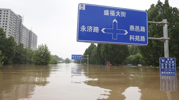 2023年8月2日，河北省涿州被洪水淹没的街道。（Getty Images） 