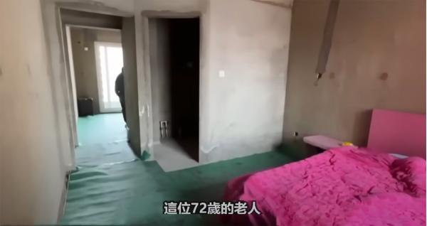 纪录片《我家住在烂尾楼》中一位72岁老人所居住的烂尾楼。（视频截图）