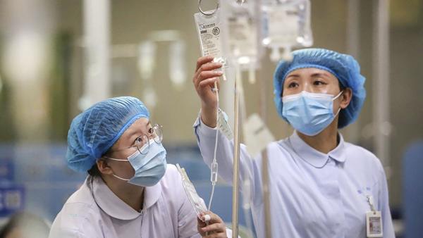 中国医院的护士（STR/AFP via Getty Images）