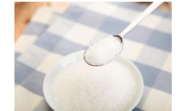 白糖偏酸性又含大量的糖分，吃多了会影响身体健康。（图片来源：网路截图）