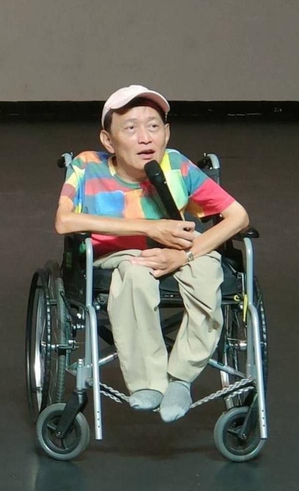 刘铭团长3岁罹患小儿麻痹后，终身与轮椅为伍。