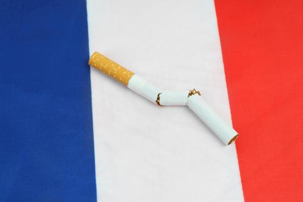 法国卫生部长公布了2023-2027年的新五年禁烟计划，其中包括提高烟价和扩大公共禁烟区。（123RF）