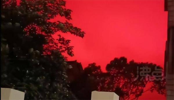 浙江舟山天空变成血红色     （图片来源：公用领域）