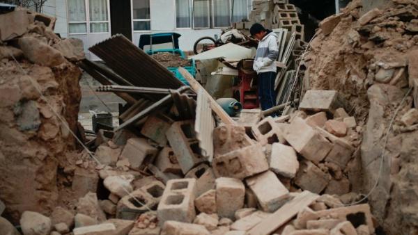 去年12月18日甘肃积石山县震后倒塌的房屋。（图片来源：Getty Images）