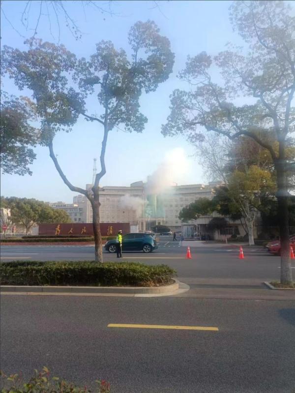 江苏省公安厅大楼7日下午失火。（图片来源：网络图片）