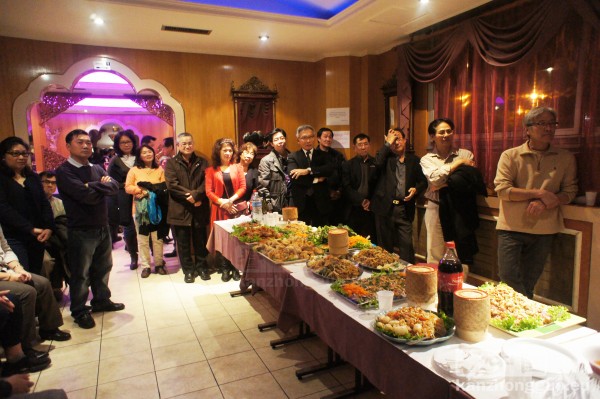 出席见面会的嘉宾。