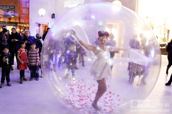 卢浮宫卡鲁塞勒精品商廊（le Carrousel du Louvre）庆中国新年