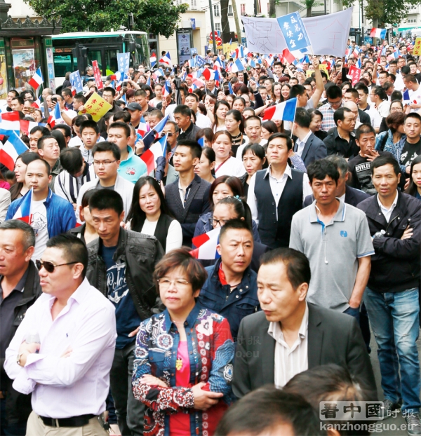 8月21日，巴黎北郊奥贝维利耶市（Aubervilliers）华人大游行场景。(摄影：宋源/看中国)