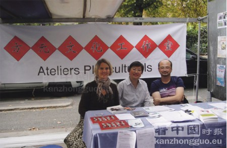 BATIK International协会主任Isabelle Devaux（左）、方元文化工作室主席刘莉芳、AISPED负责人赖建志。