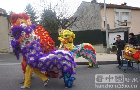巴尼奥雷市新年舞狮表演
