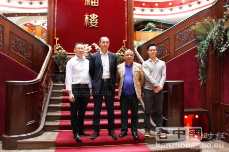 美丽城联合商会及华人代表与警方在幸福楼会面。（摄影：林莲怡/看中国）