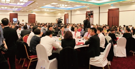 宴会场景（摄影：林莲怡/看中国）