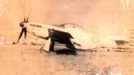 飞虎队当时的战斗机。02. 停在停机坪上的战斗机。（以上照片由林雨水大女儿林慰慈提供）