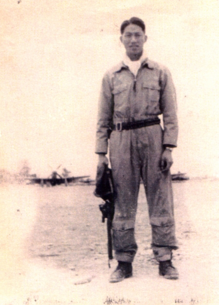林雨水当上飞机驾驶员时的照片。 （以上照片由林雨水大女儿林慰慈提供）