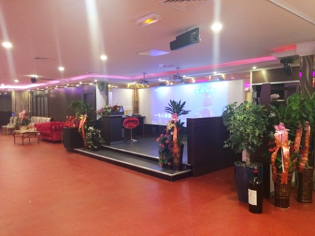 牛车水大厅里的超大屏幕