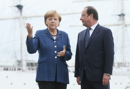 5月10日,成功瘦身后的默克尔会见来访的法国总统奥朗德。(GettyImages) 5月10日,成功瘦身后的默克尔会见来访的法国总统奥朗德。(GettyImages)