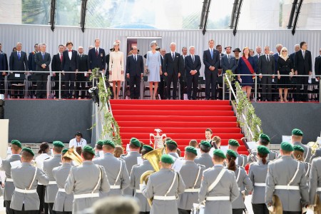 8月4日,比利时、法国、英国和德国等国政要聚集在比利时列日镇,共同纪念一战爆发100周年。(Getty Images) 8月4日,比利时、法国、英国和德国等国政要聚集在比利时列日镇,共同纪念一战爆发100周年。(Getty Images)