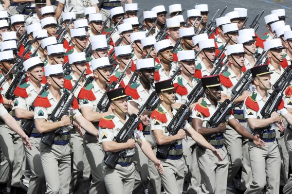  2012年7月14日，法国香榭丽舍大街国庆阅兵仪式上的外籍兵团方阵 (AFP/GettyImages)