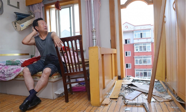 突发的阳台坍塌事故让住户心有余悸。（网络图片）