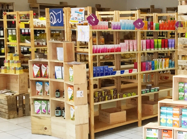 Philobio有机产品店内货架
