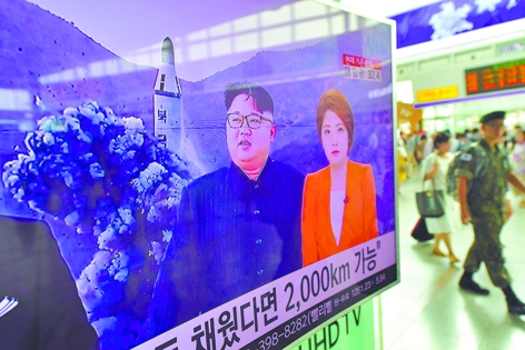 朝鲜穷兵黩武发展武力,粮食、石油却靠中共援助。(AFP/Getty Images) 图朝鲜穷兵黩武发展武力,粮食、石油却靠中共援助。(AFP/Getty Images)