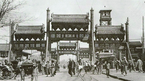 1918年的西四牌楼。（维基百科）