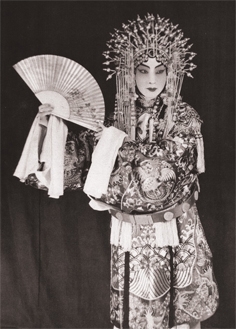 梅兰芳《贵妃醉酒》剧照 梅兰芳《贵妃醉酒》剧照