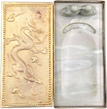 砚台摆放在砚盒里面的样子