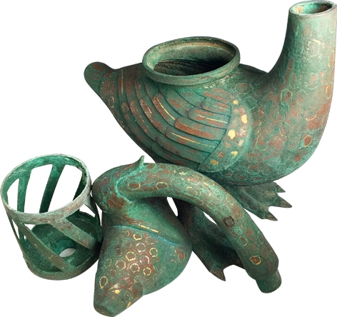 雁颈首及喙衔鱼部、雁体部及灯盘灯罩部,此三部分均以子母口嵌合,可自由拆装以便清洗。 雁颈首及喙衔鱼部、雁体部及灯盘灯罩部,此三部分均以子母口嵌合,可自由拆装以便清洗。