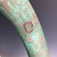 雁鱼灯上的错金银工艺(局部) 雁鱼灯上的错金银工艺(局部)