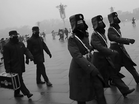 天安门广场上巡逻的武警（网络图片）