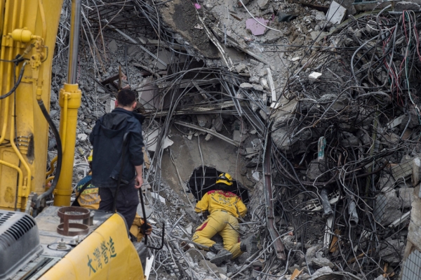 台南强震救援历时8天，地震造成116人罹难，1人失踪。（Getty Images）