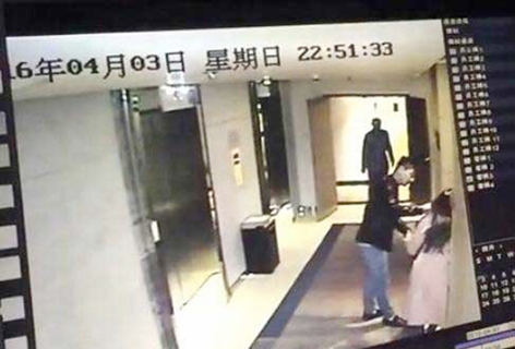 “弯弯_ 2016”上传的视频截图。（网络图片）