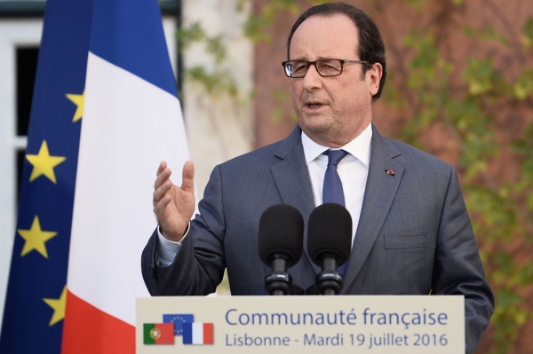 7月19日,奥朗德在里斯本发表讲话。(AFP/Getty Images) 7月19日,奥朗德在里斯本发表讲话。(AFP/Getty Images)