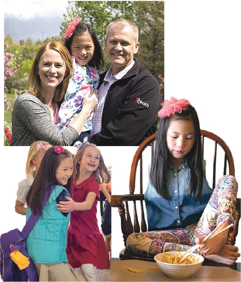 上图：苏菲•格林与养父母在一起。右下图：7岁的苏菲•格林用脚吃午饭。左下图：苏菲•格林与同学打招呼。（网络图片）