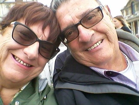 莫里斯上完厕所，以为妻子已经上机，到目的地才发现妻子根本没搭上飞机。（网络图片）