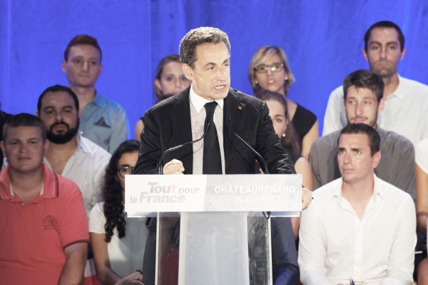 8月25日,萨科齐在Châteaurenard进行演讲。 (AFP/Getty Images) 8月25日,萨科齐在Châteaurenard进行演讲。 (AFP/Getty Images)
