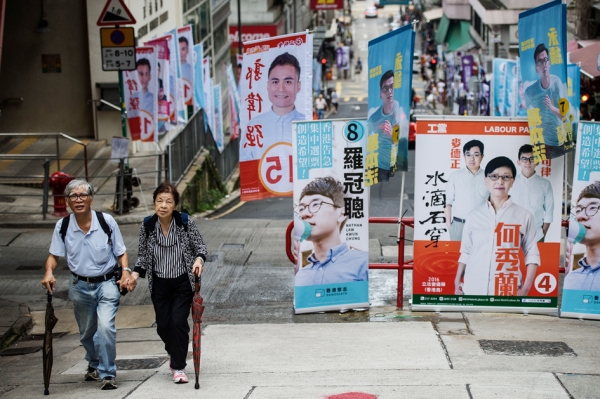 香港立法会选战在9月5日尘埃落定,破纪录的220万选民以行动表态阻特首梁振英连任。(AFP/Getty Images) 香港立法会选战在9月5日尘埃落定,破纪录的220万选民以行动表态阻特首梁振英连任。(AFP/Getty Images)