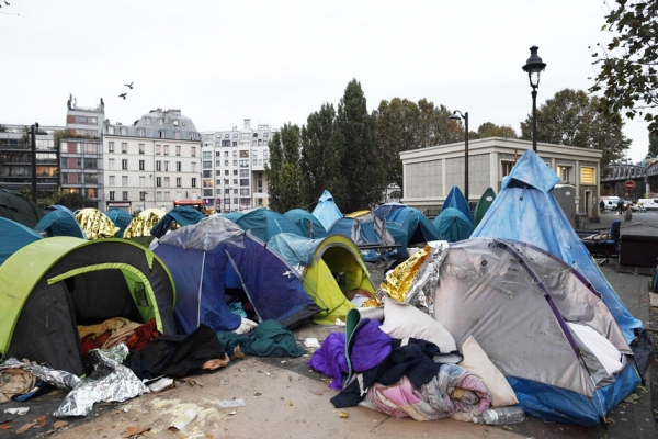 Stalingrad地铁站附近的难民营地（AFP/Getty Images）