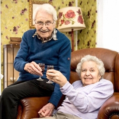 犹太女子史丹纳和拯救她的苏格兰士兵马凯