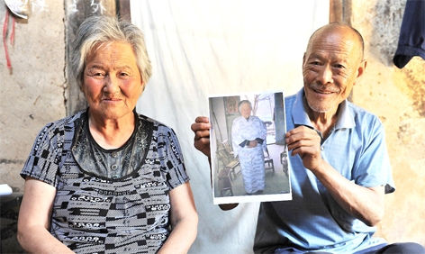 水崎秀子和她最后一位丈夫李明堂(现已去世)。 水崎秀子和她最后一位丈夫李明堂(现已去世)。