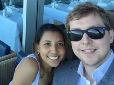 飞机起飞后急坠2.4万尺,男子生死时刻向女友求婚。 飞机起飞后急坠2.4万尺,男子生死时刻向女友求婚。