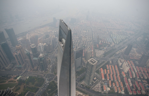 中国央行参事盛松成则认为,房地产调控需谨防一个风险。 (AFP/Getty Images) 中国央行参事盛松成则认为,房地产调控需谨防一个风险。 (AFP/Getty Images)