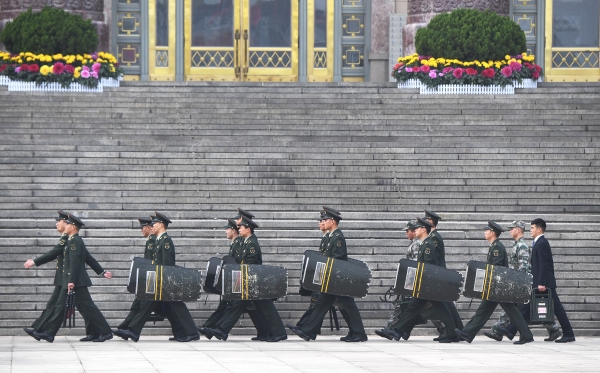 巡逻的武警部队(AFP/Getty Images) 巡逻的武警部队(AFP/Getty Images)