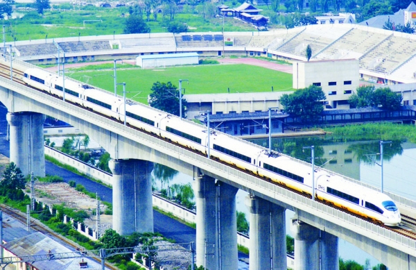 在天津北站上方的北津成绩铁路(DF4D-0070 / 维基百科) 在天津北站上方的北津成绩铁路(DF4D-0070 / 维基百科)