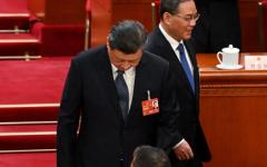 2023年3月12日，中共党魁习近平（左）和国务院总理李强抵达北京人民大会堂出席全国人民代表大会第五次全体会议。（图片来源：NOEL CELIS/AFP via Getty Images）
