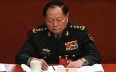 中央军事委员会副主席张又侠于2025年3月5日出席在人民大会堂举行的全国人民代表大会开幕会议。（图片来源：Kevin Frayer/Getty Images）