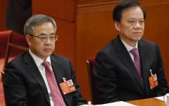 中共中央政治局常委、国务院副总理胡春华（左）及十八届中央委员、重庆市委书记陈敏尔出席在北京人民大会堂举行的全国人民代表大会闭幕会议。（图片来源：GREG BAKER/AFP via Getty Images）