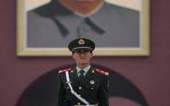 近期，国际调查记者同盟（ICIJ）爆出震撼内幕，中共滥用红色通缉，跨国追杀“H”（化名），牵出赵薇断情、马云求情的离奇一幕，更揭开前公安副部长孙力军疑似泄露武汉P4实验室活体实验黑幕的惊人真相。（图片来源: FRED DUFOUR/AFP via Getty Images)